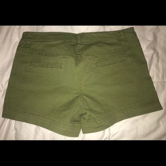 NWT Olive Green Shorts by Zinc - Picture 2 of 3